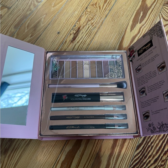 Ed Hardy Tattooed Beauty Makeup Kit - Picture 7 of 8